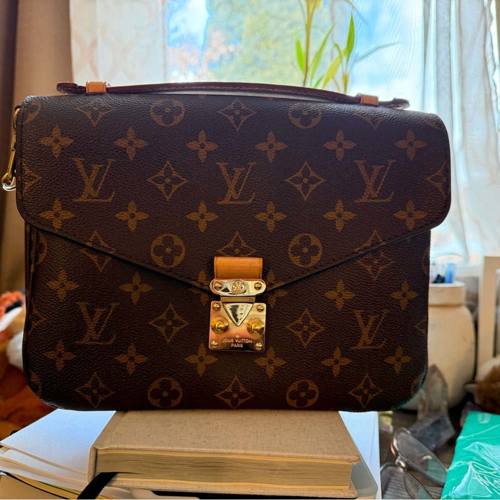 Louis Vuitton Pochette Métis